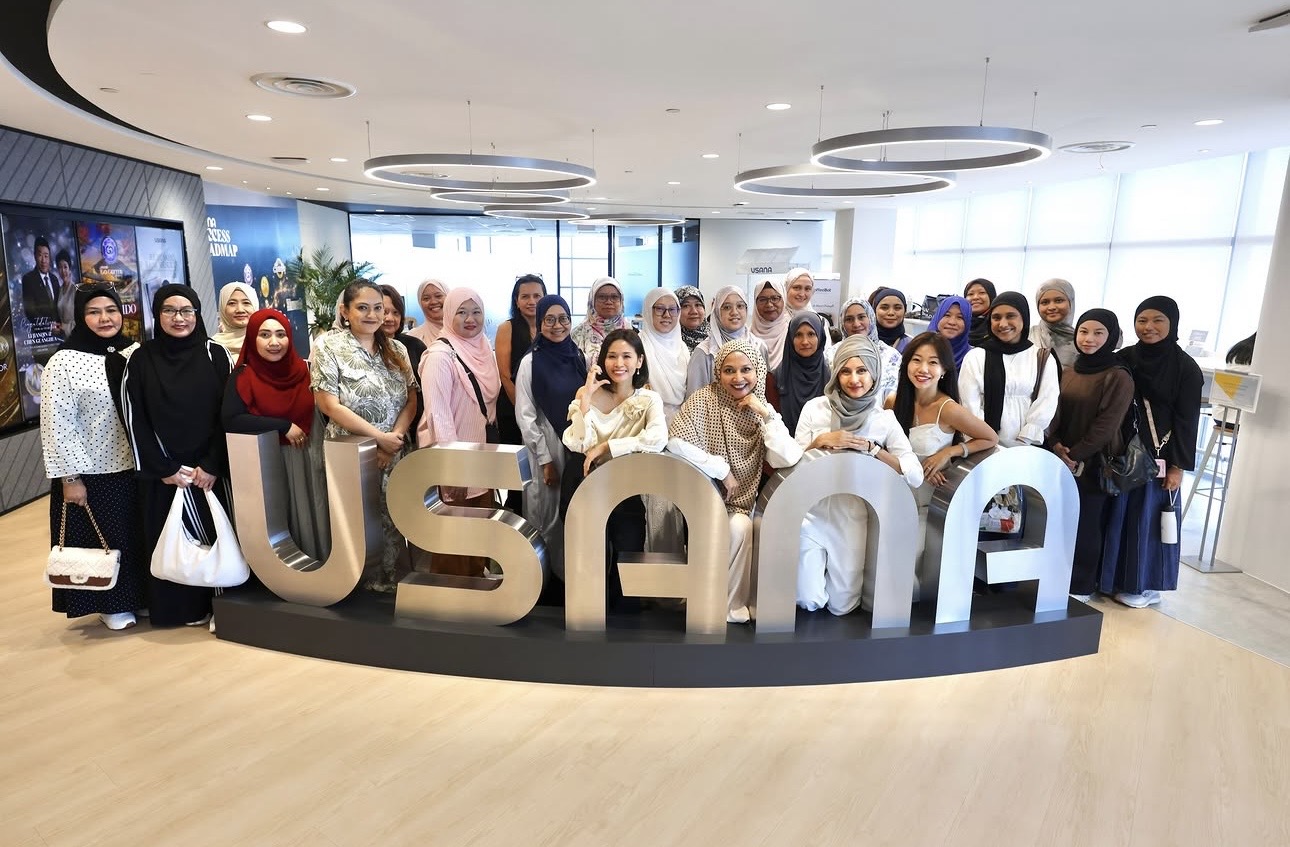 FitFab community visiting the USANA office